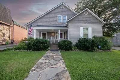 Photo of Dickey House: Vacation Rental Home in Downtown Murphy NC